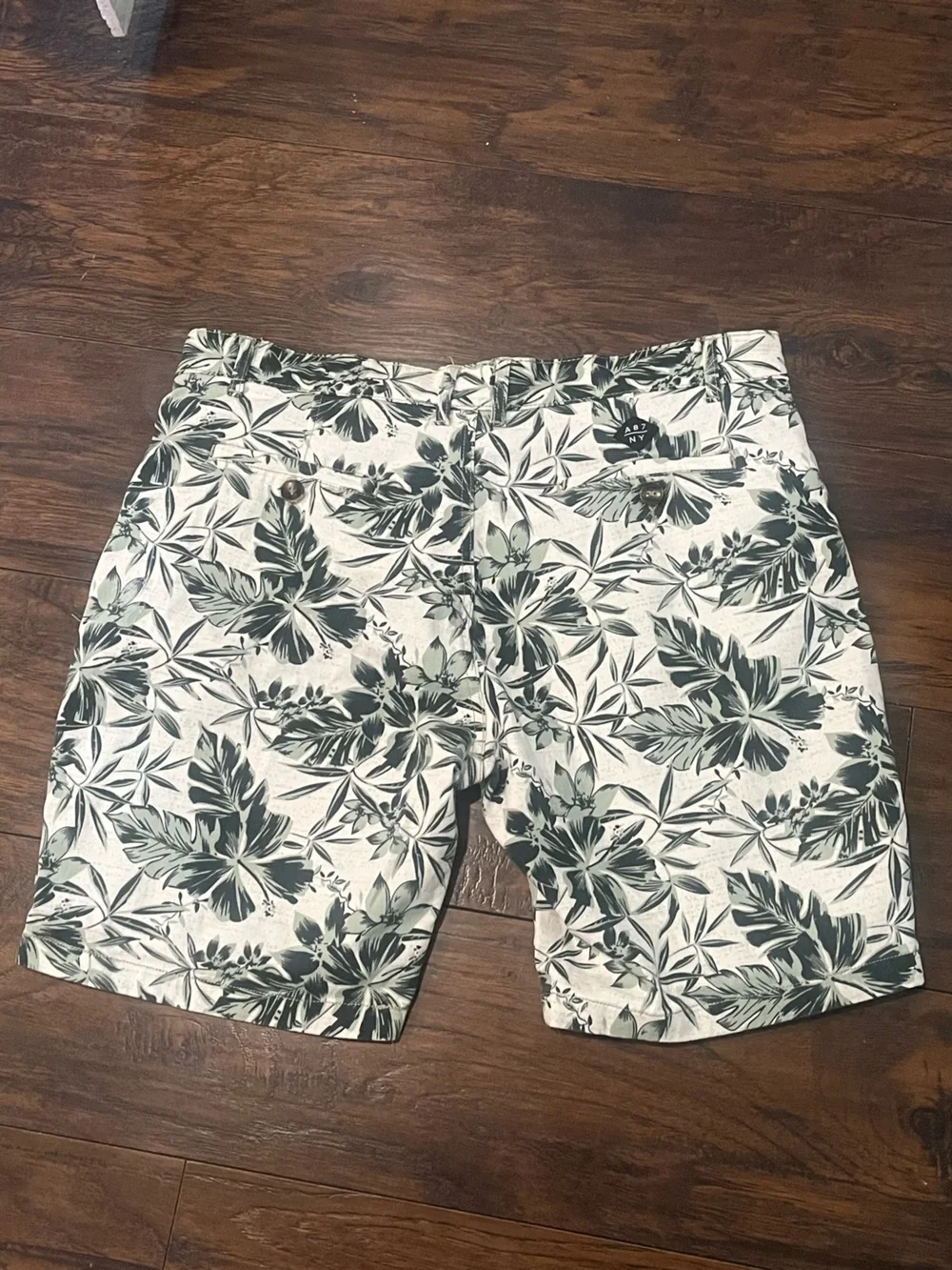 Tropical Leaf Print Casual Shorts - Green on Cream
